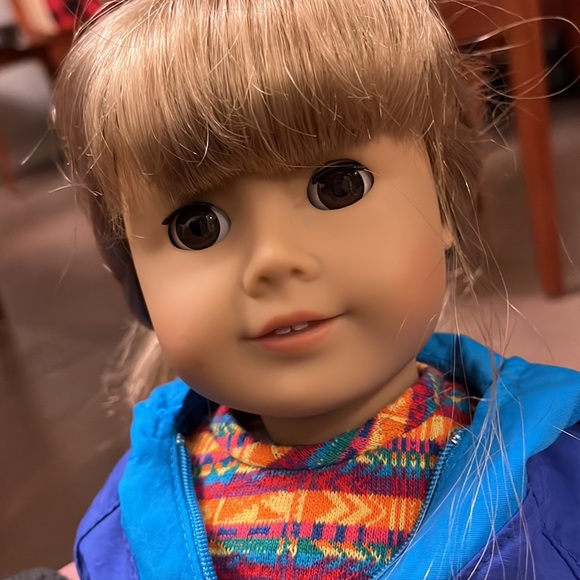 American Girl Doll Blonde Hair, Hazelnut Eyes - Picture 8 of 9